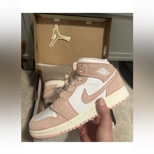Nike Air Jordan 1 Mid SE White/Sail/Legend size 6 womens blush pink suede New